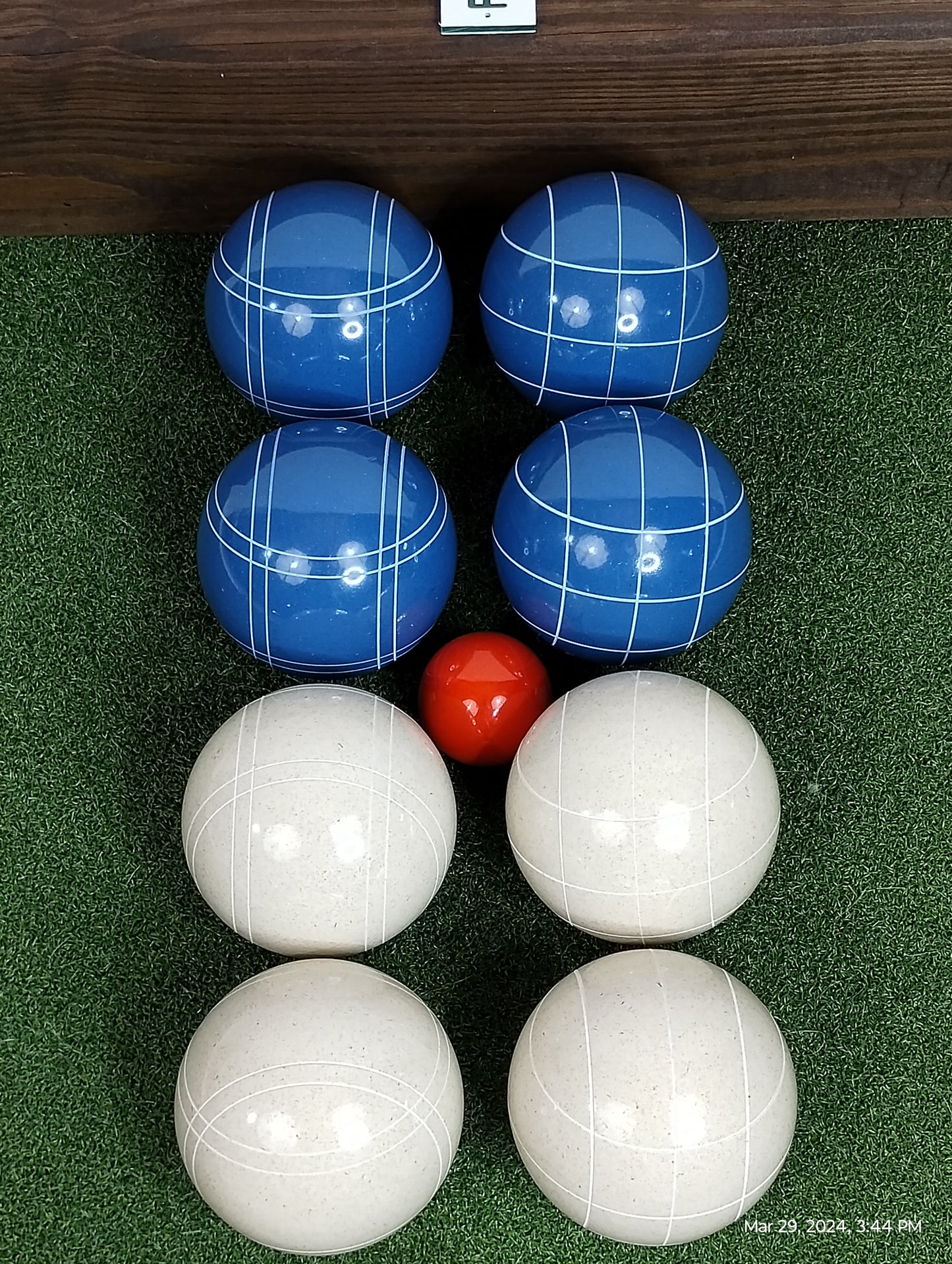 Bocce ball set . 4 blue and 4 white with red pallina