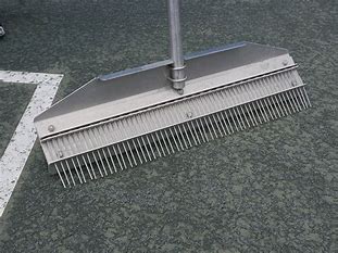 The Agitator 24" Hand Model Gator Rake.